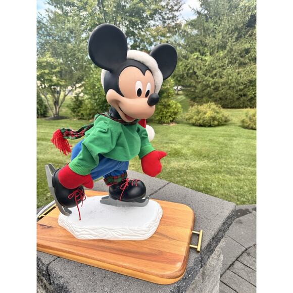 1998 Santas Best Christmas Disney Skating Mickey Mouse 21' tall